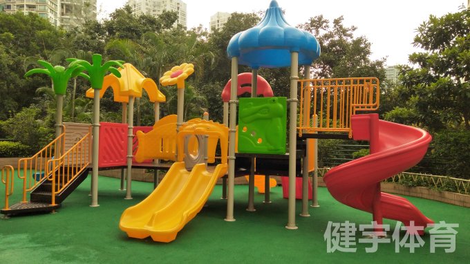 深圳市南山区创世纪滨海花园儿童滑滑梯安装