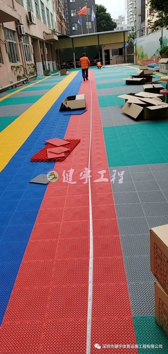 深圳市龙华区龙澜学校附属七彩虹幼儿园悬浮地板采购安装